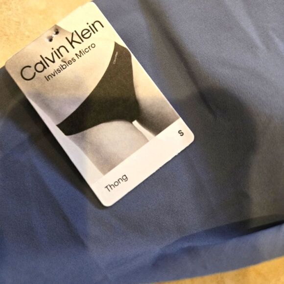 Calvin Klein Invisible Micro Thong Panty SMALL NWT - Picture 3 of 3
